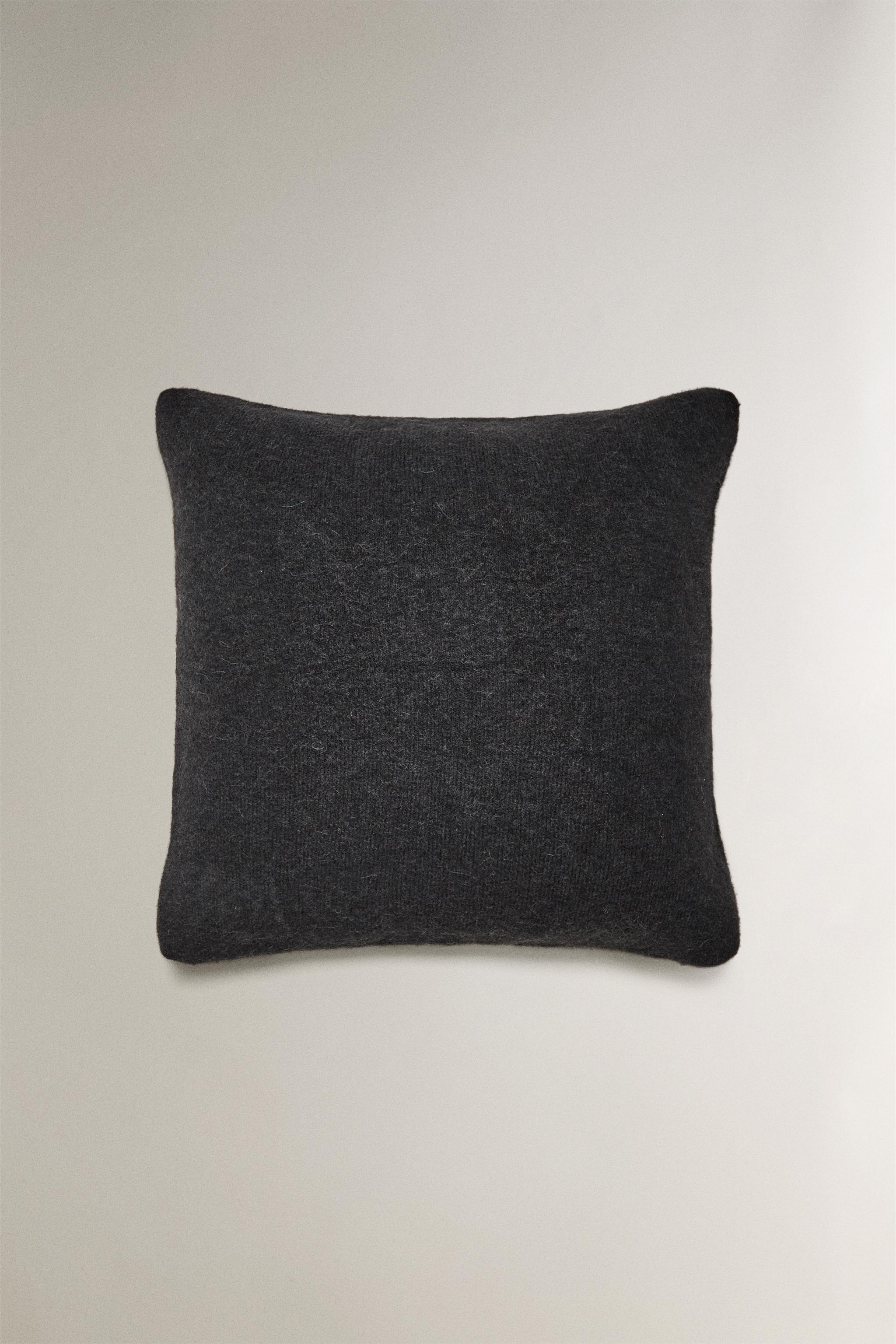 KNIT CUSHION COVER